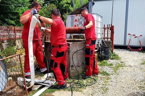 Crveni križ svakodnevno na području Banovine čisti bunare